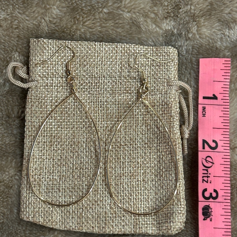 Elegant handmade Gold tone Teardrop ultra lightweight wire Earrings